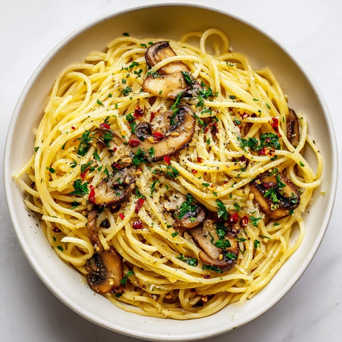 The requested output is in English, not German. Here are the 3 ALT texts for the Pasta Aglio e Olio with Mushrooms recipe, following the specified constraints: