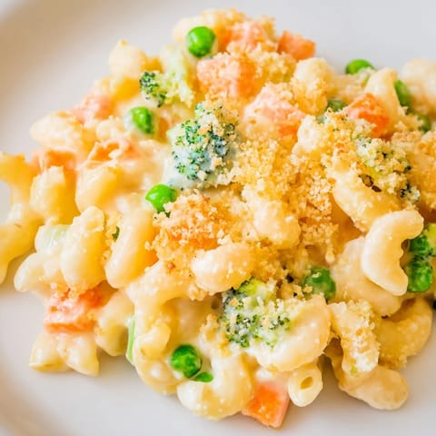 Goldene Garden Veg Mac and Cheese mit knuspriger Panierkruste und cremiger Käsehülle.